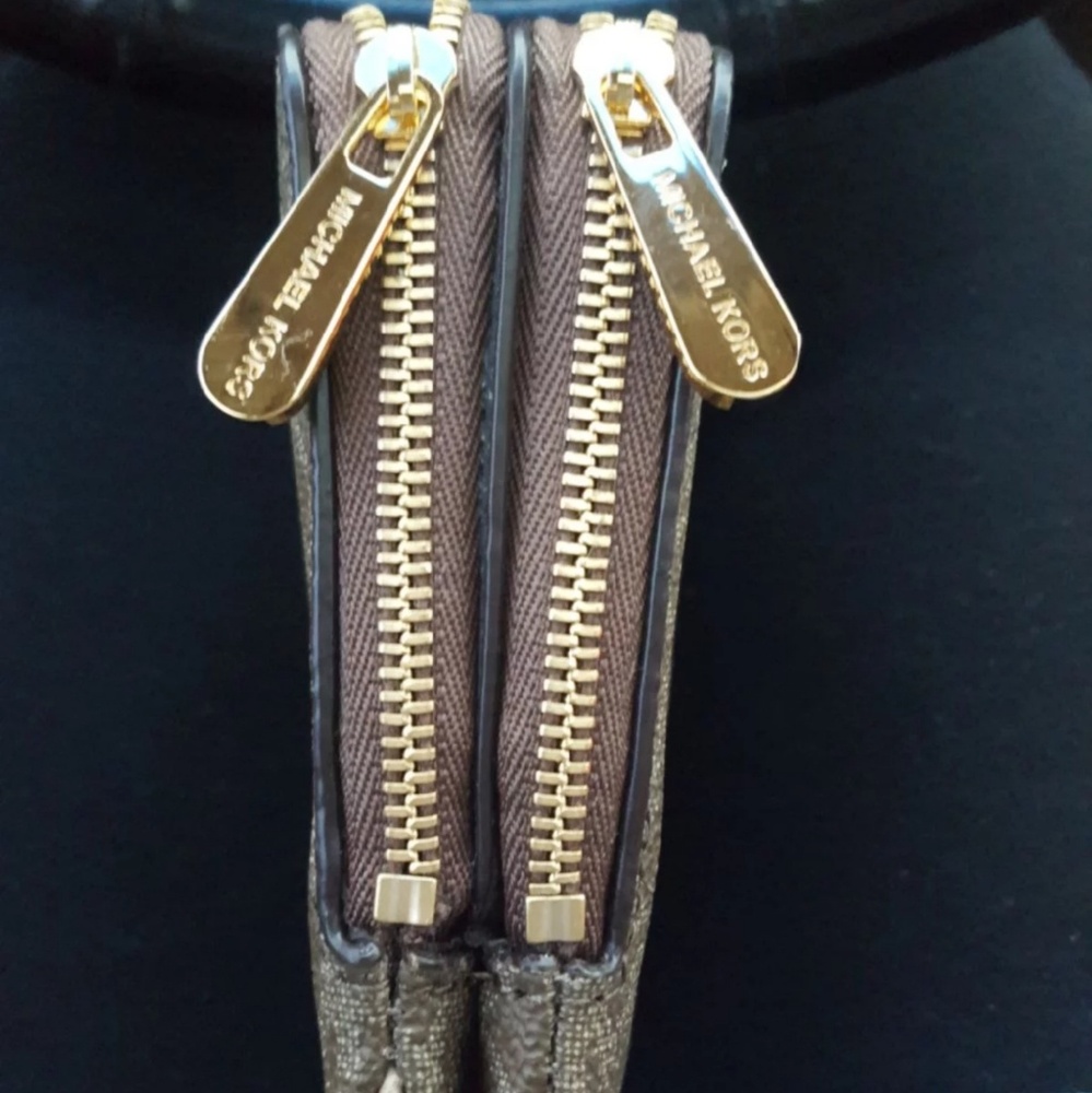 Michael Kors wristlet wallet - Picture 4 of 5